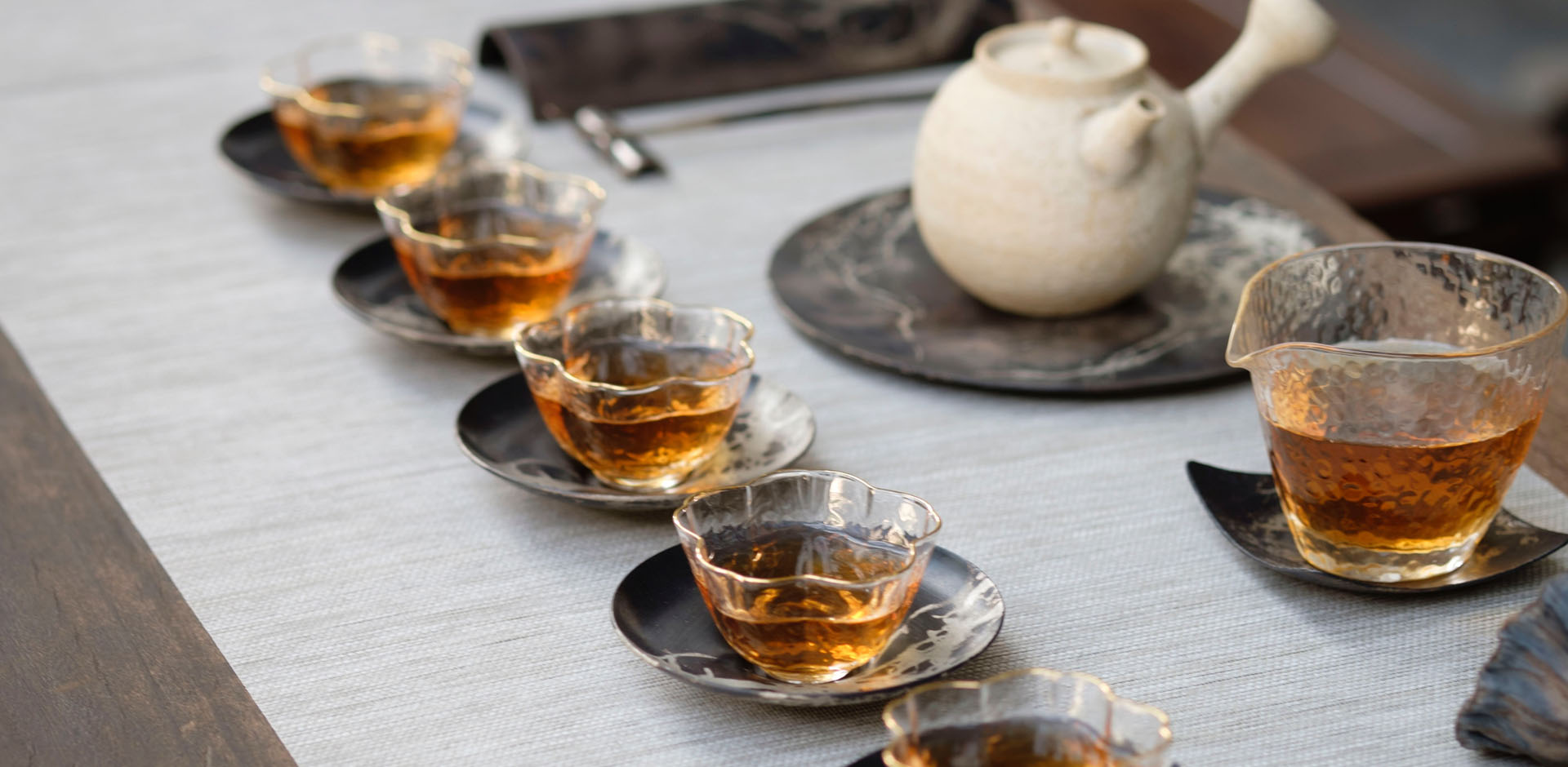 Best 5 Healing Teas to Relieve Stress and Anxiety